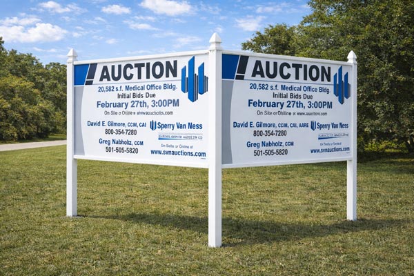 4x8 commercial real estate sign mounted in arrow post for auction listing