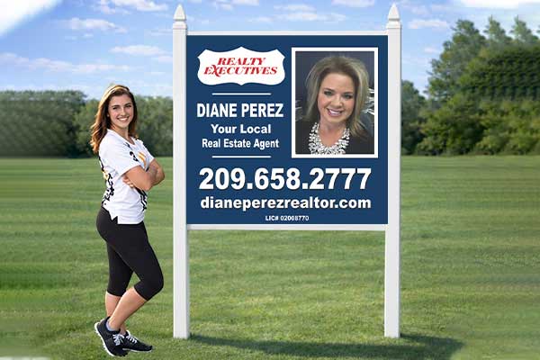 4x4 Realty Executives sign mounted with PVC post kit