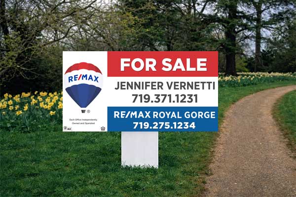 2x4 RE/MAX directional sign for open house traffic